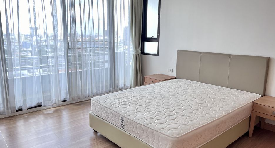 For rent 2 bedrooms condo in Watthana, Bangkok