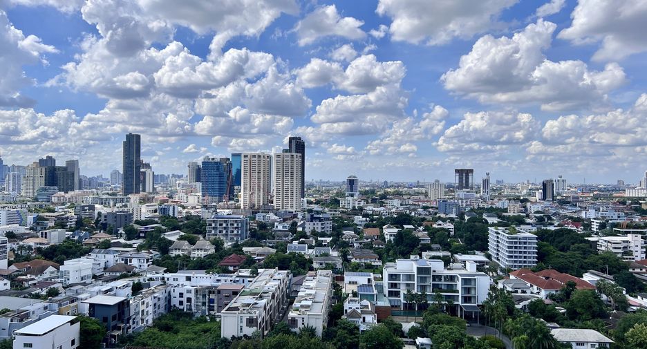 For rent 2 bedrooms condo in Watthana, Bangkok