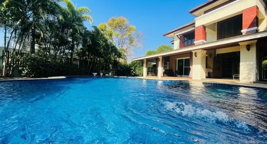 For sale and for rent 8 bedrooms villa in Mueang Chiang Mai, Chiang Mai
