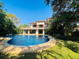 Villa zum Kauf und zur Miete mit 8 Zimmer in Mueang Chiang Mai, Chiang Mai
