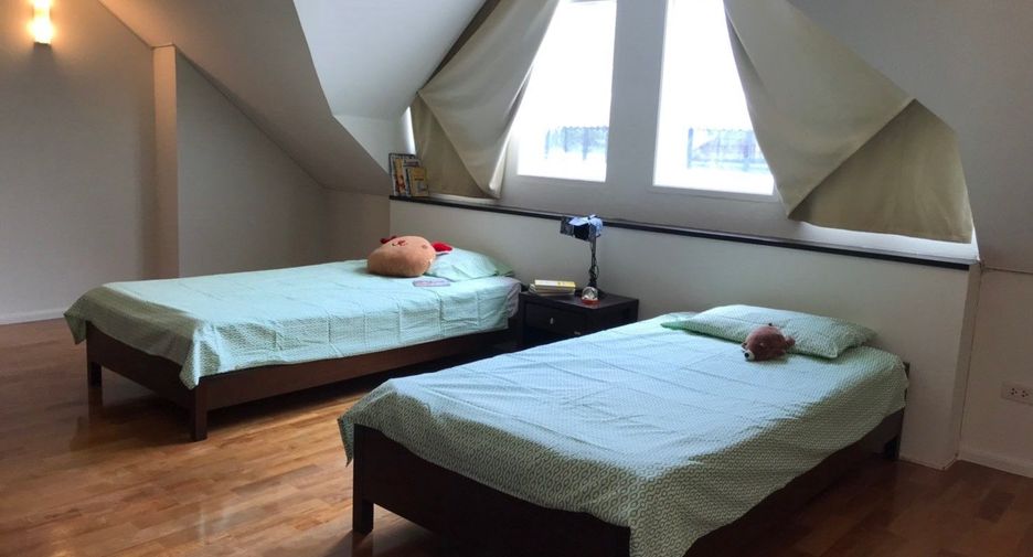 For rent 4 bedrooms condo in Watthana, Bangkok