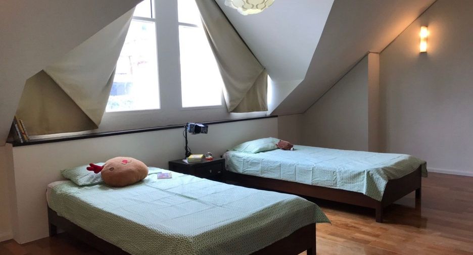 For rent 4 bedrooms condo in Watthana, Bangkok