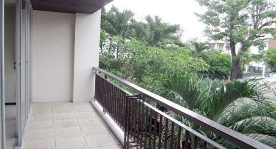 For rent 4 bedrooms condo in Watthana, Bangkok