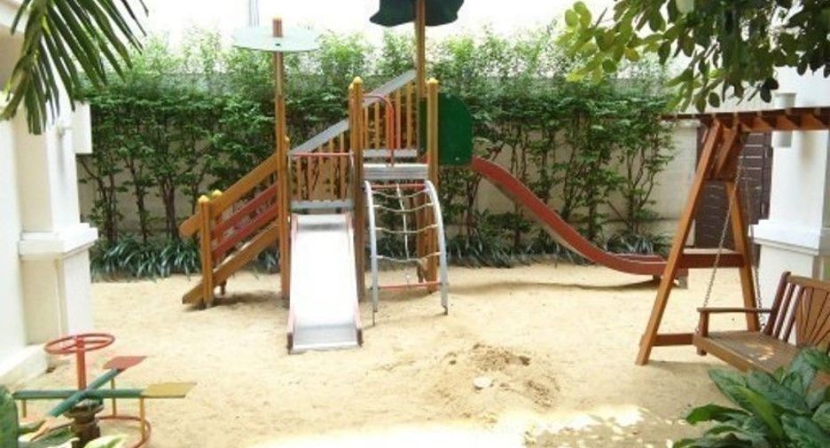 For rent 4 bedrooms condo in Watthana, Bangkok