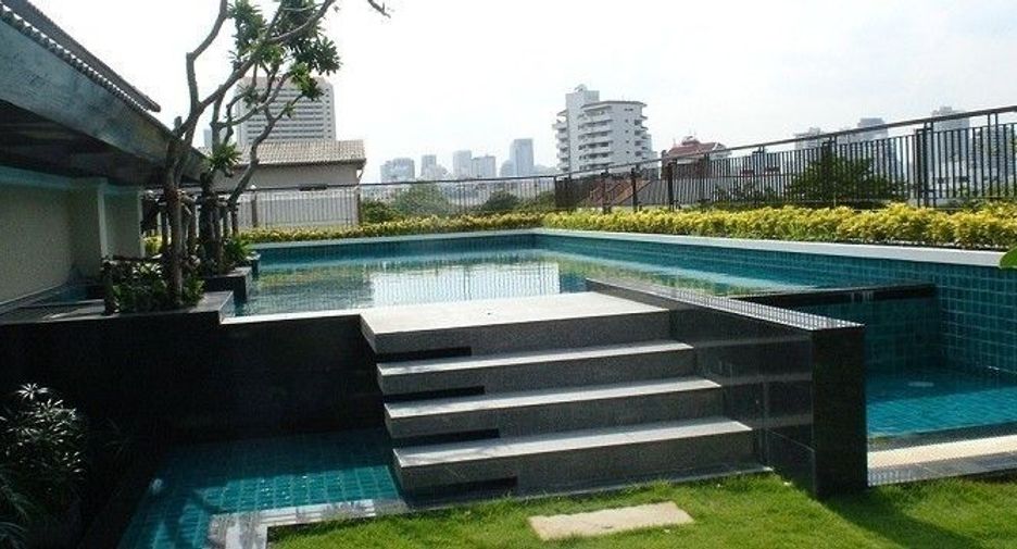 For rent 4 bedrooms condo in Watthana, Bangkok
