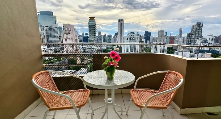 For rent 2 bedrooms apartment in Watthana, Bangkok
