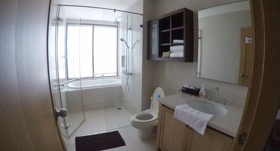 For sale 1 bed condo in Khlong Toei, Bangkok