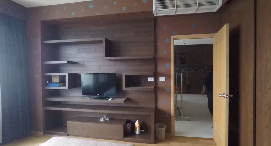 For sale 1 bed condo in Khlong Toei, Bangkok