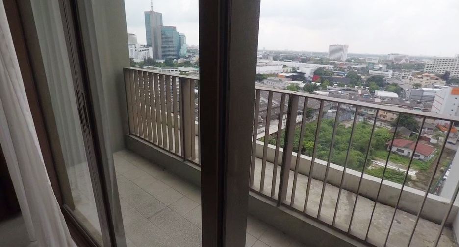 For sale 1 bed condo in Khlong Toei, Bangkok