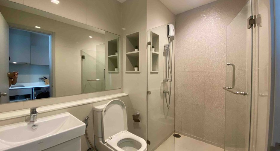 For sale 1 Beds condo in Phra Khanong, Bangkok