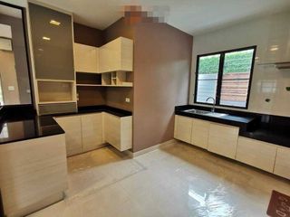 Аренда 4 спальни дом в Пращет, Бангкок