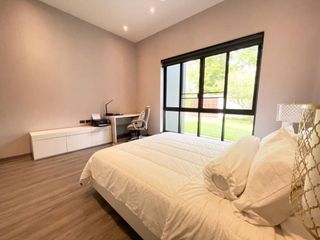 For sale 4 bedrooms house in Mueang Chiang Mai, Chiang Mai