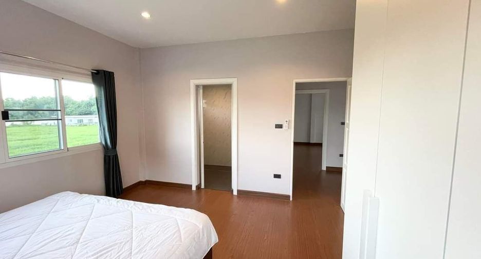 For sale and for rent 5 bedrooms house in San Sai, Chiang Mai