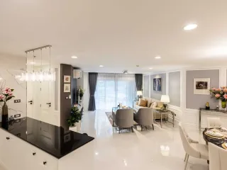 For sale 3 bedrooms condo in Huai Khwang, Bangkok
