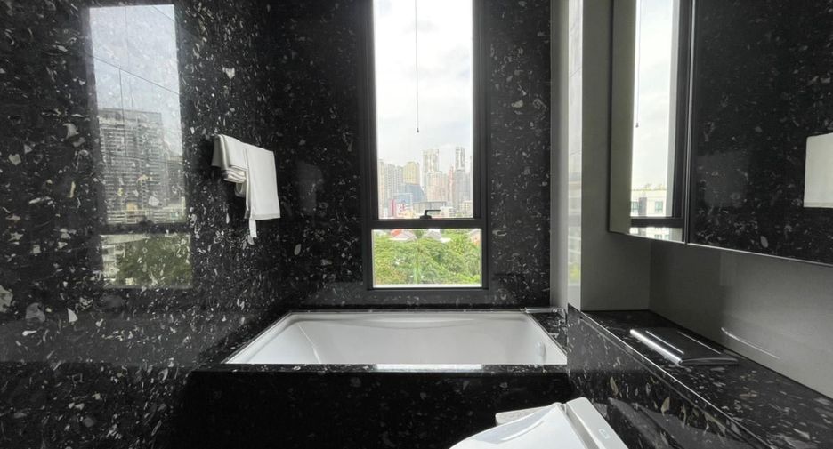 For sale 1 bed condo in Khlong Toei, Bangkok