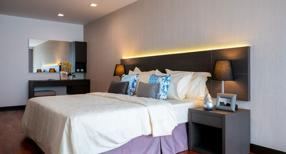 For rent 2 bedrooms apartment in Watthana, Bangkok