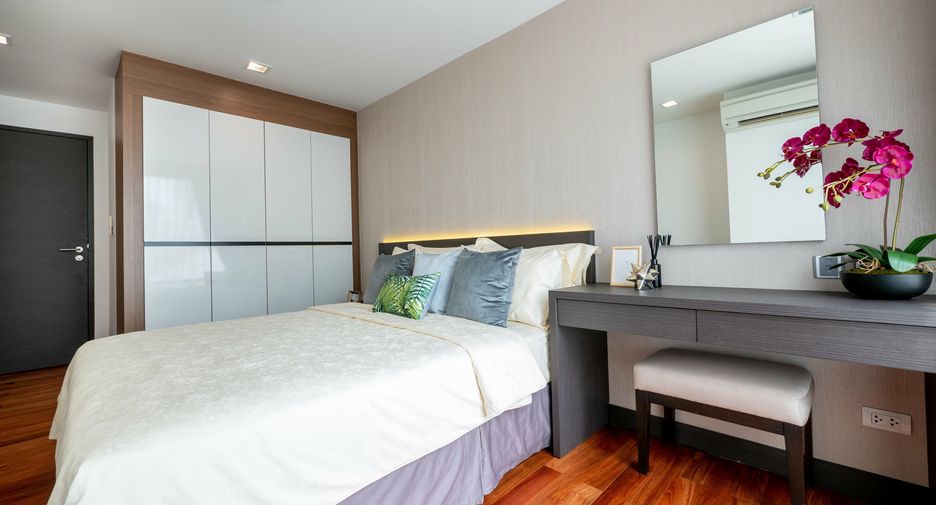For rent 2 bedrooms apartment in Watthana, Bangkok