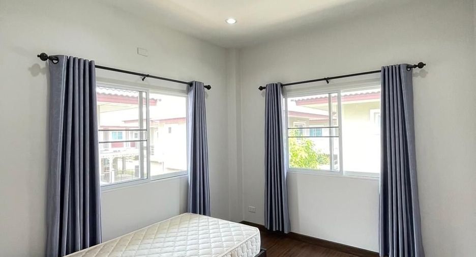 À louer 4 chambres maison à San Kamphaeng, Chiang Mai