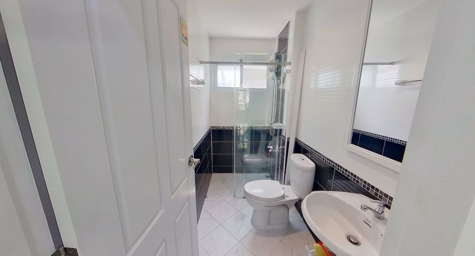For rent 4 bedrooms house in San Kamphaeng, Chiang Mai