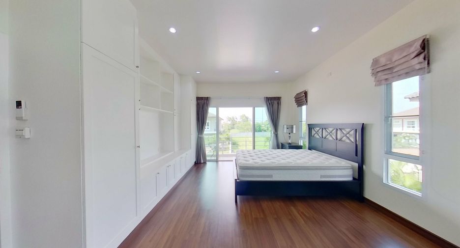 For rent 4 bedrooms house in San Kamphaeng, Chiang Mai