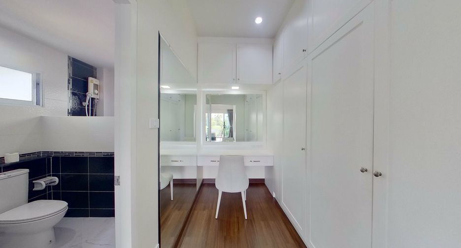 For rent 4 bedrooms house in San Kamphaeng, Chiang Mai