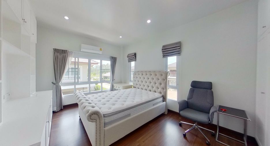 For rent 4 bedrooms house in San Kamphaeng, Chiang Mai