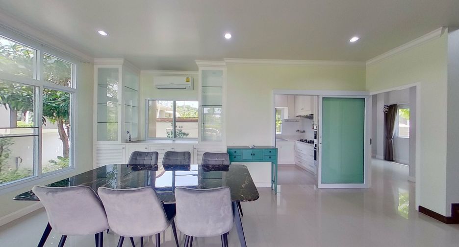 For rent 4 bedrooms house in San Kamphaeng, Chiang Mai