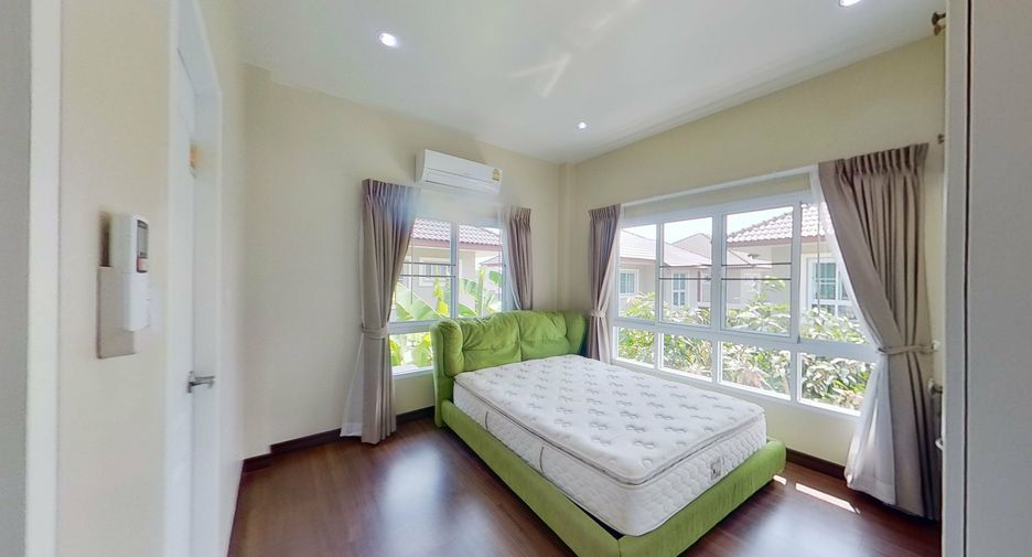 For rent 4 bedrooms house in San Kamphaeng, Chiang Mai
