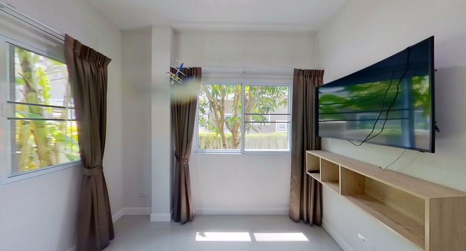 For rent 4 bedrooms house in San Kamphaeng, Chiang Mai