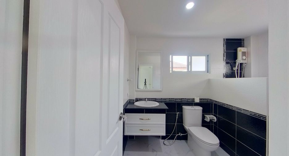 For rent 4 bedrooms house in San Kamphaeng, Chiang Mai