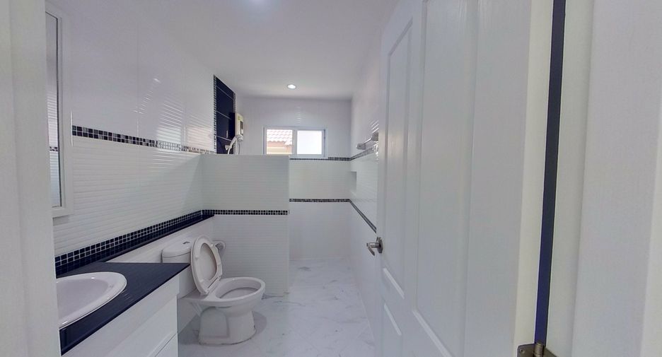 For rent 4 bedrooms house in San Kamphaeng, Chiang Mai