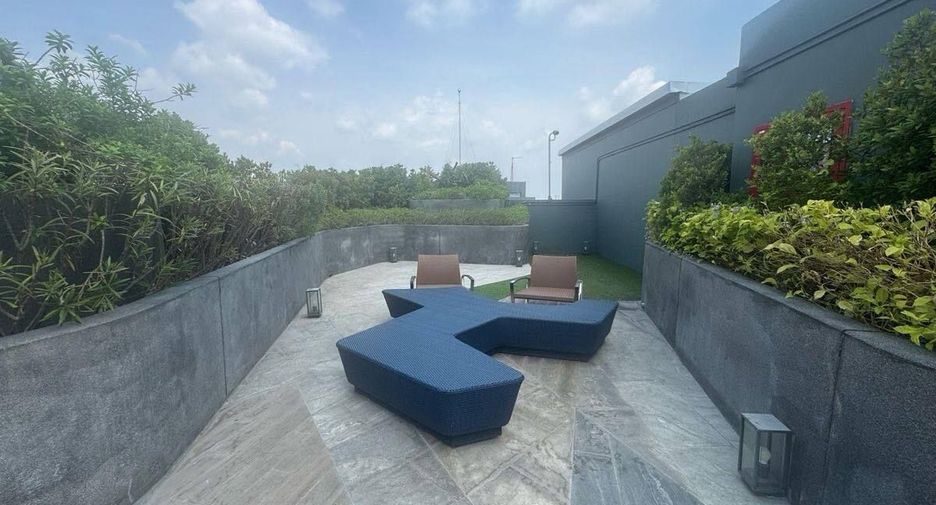 For rent 2 bedrooms condo in Huai Khwang, Bangkok