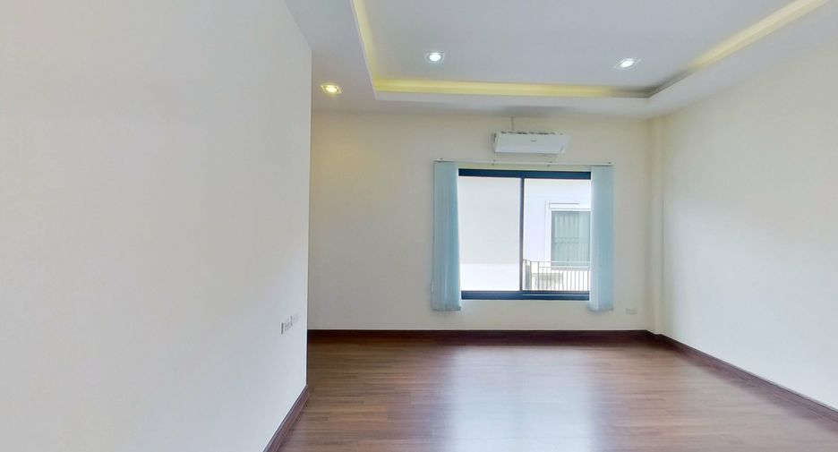 For sale 4 bedrooms townhouse in Mueang Chiang Mai, Chiang Mai
