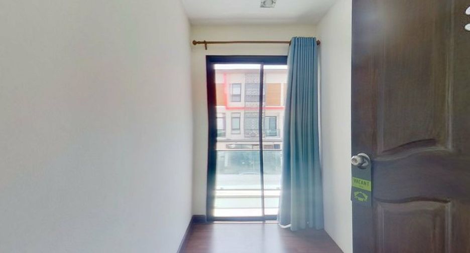 For sale 4 bedrooms townhouse in Mueang Chiang Mai, Chiang Mai