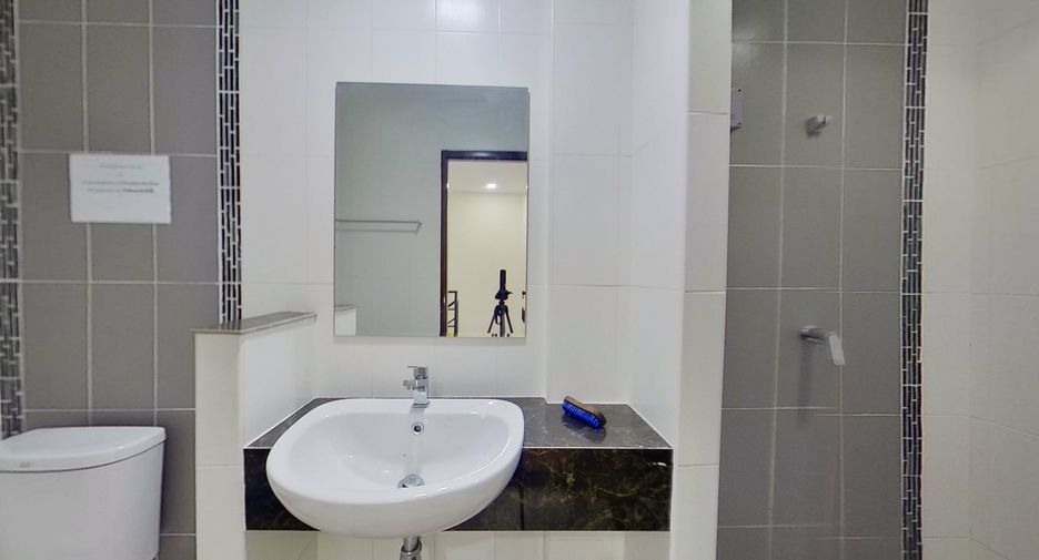 For sale 4 bedrooms townhouse in Mueang Chiang Mai, Chiang Mai