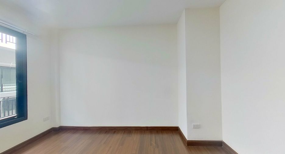For sale 4 bedrooms townhouse in Mueang Chiang Mai, Chiang Mai