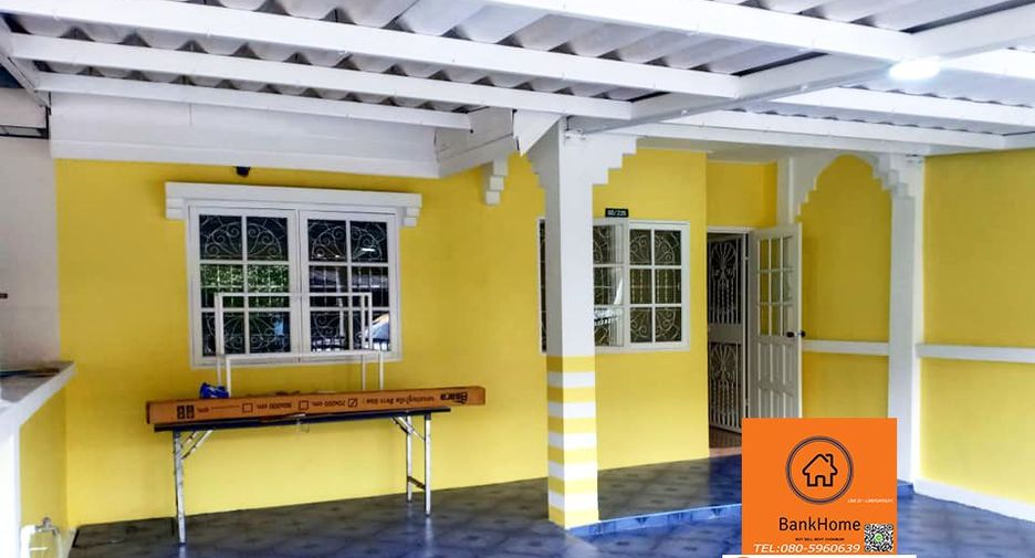 For rent 2 bedrooms townhouse in Si Racha, Chonburi