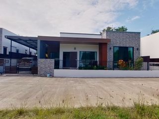 For sale 3 bedrooms house in San Kamphaeng, Chiang Mai