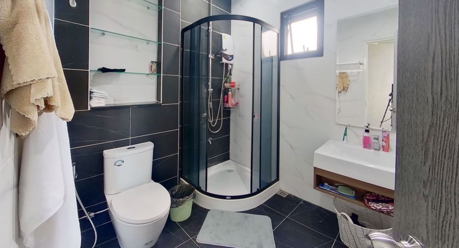Casa en venta de 3 habitaciones en San Kamphaeng, Chiang Mai