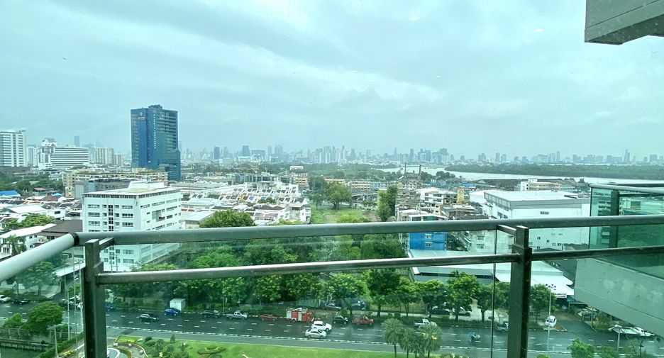 For rent 3 bedrooms condo in Yan Nawa, Bangkok