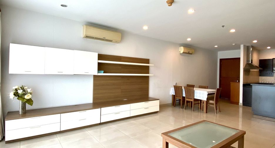 For rent 3 bedrooms condo in Yan Nawa, Bangkok