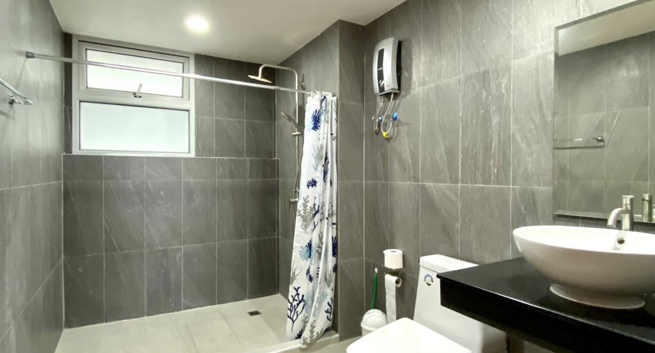 For rent 3 bedrooms condo in Yan Nawa, Bangkok