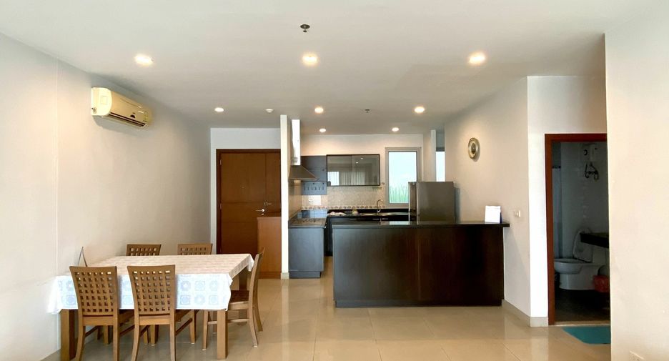 Condo en alquiler de 3 habitaciones en Yan Nawa, Bangkok