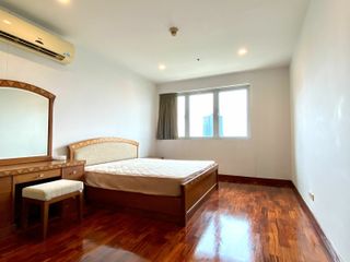 For rent 3 bedrooms condo in Yan Nawa, Bangkok