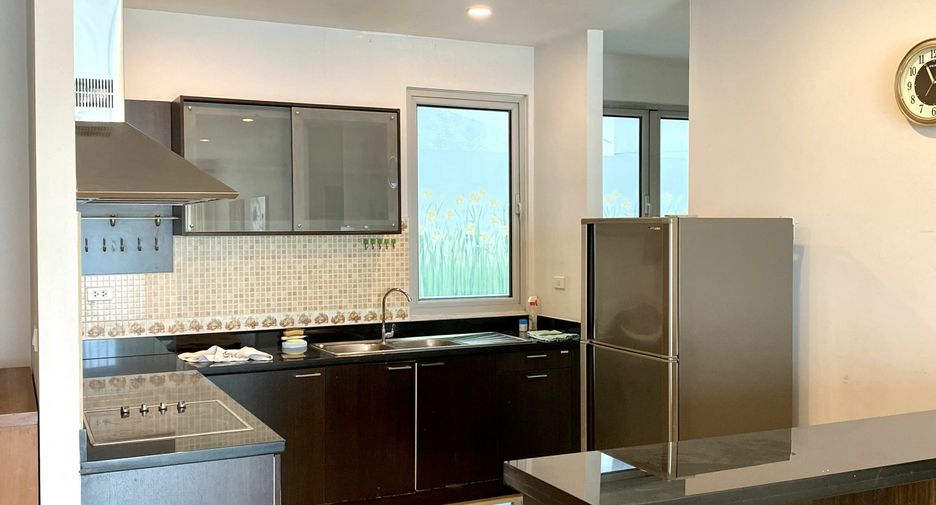 For rent 3 bedrooms condo in Yan Nawa, Bangkok