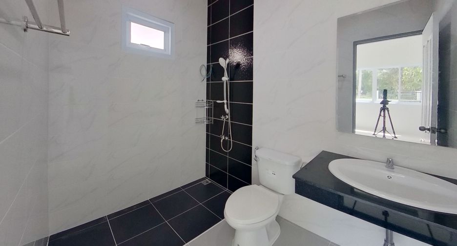 For sale 3 bedrooms house in San Kamphaeng, Chiang Mai