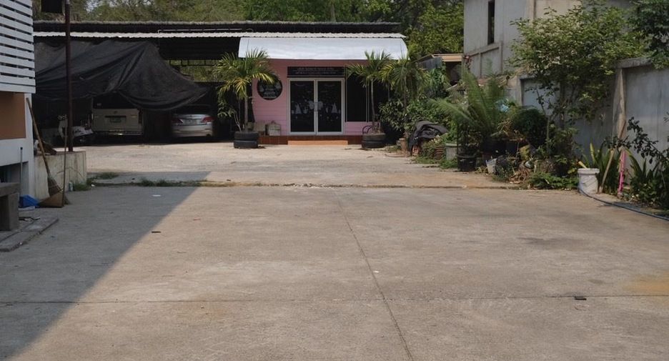 For sale 4 bedrooms retail Space in Mueang Chiang Mai, Chiang Mai
