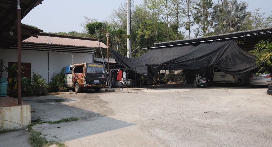 For sale 4 bedrooms retail Space in Mueang Chiang Mai, Chiang Mai