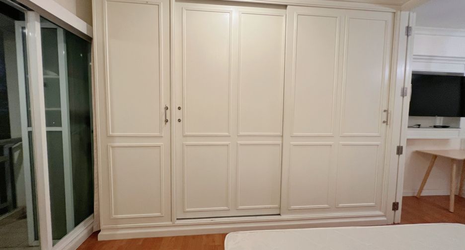 For rent 1 bed condo in Watthana, Bangkok