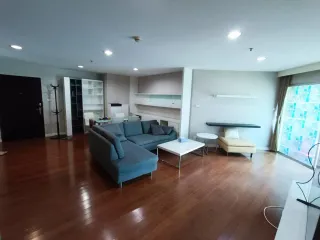 For rent 3 bedrooms condo in Huai Khwang, Bangkok